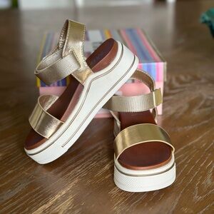 MIA Kids. NEW w/ Box. Size 1. Gold Sandals